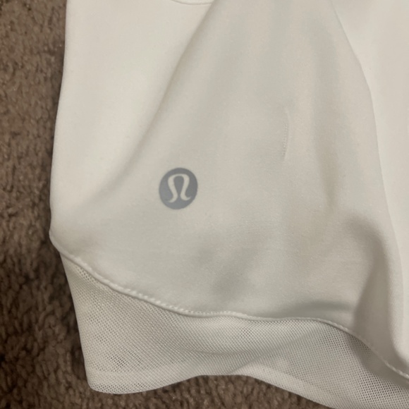 Lululemon women’s Inner Glow High-Rise Short 3" - Picture 4 of 9